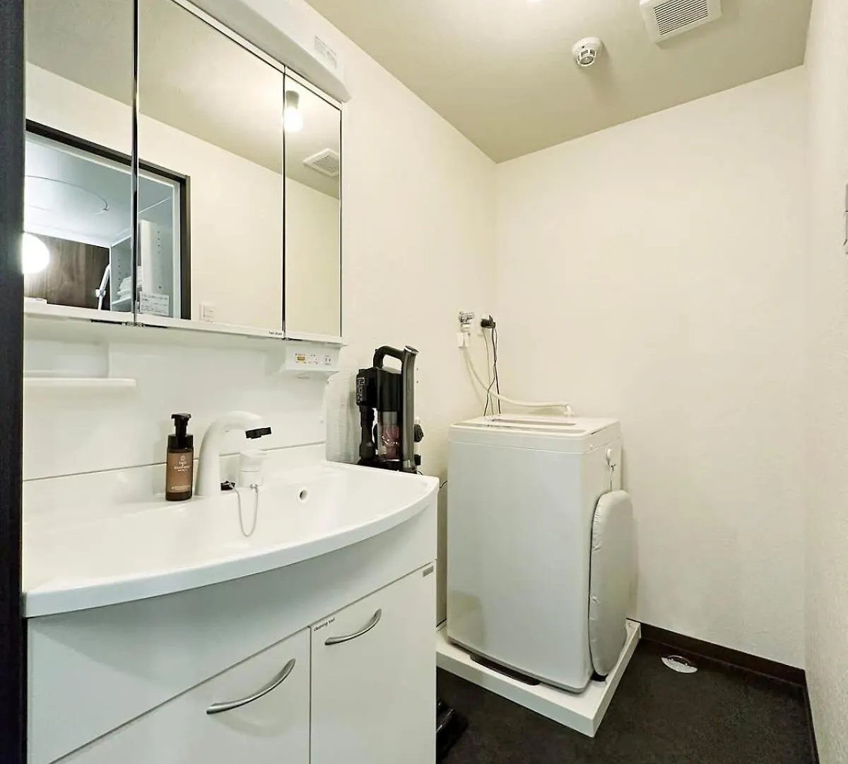 Bhotel Nagomi - Beautiful 2Br Apt City Center For 10 Ppl Hiroshima Japan